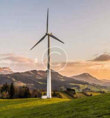 What are the advantages of solar energy?